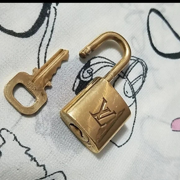 AUTHENTIC LOUIS VUITTON PADLOCK & KEY - Picture 1 of 6